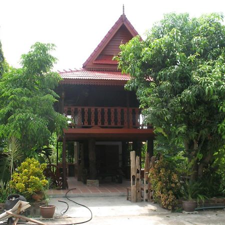 Отель Teak House Чиангмай Экстерьер фото