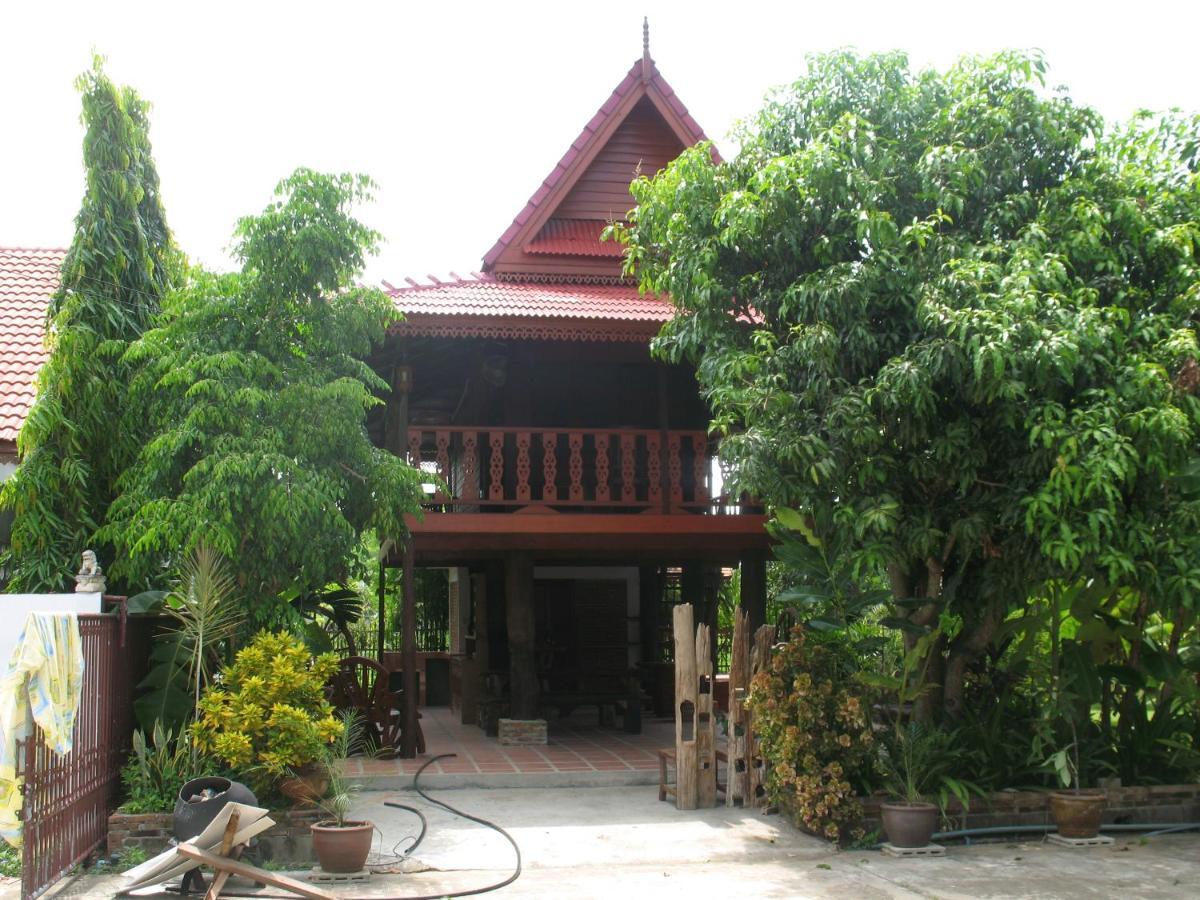 Отель Teak House Чиангмай Экстерьер фото