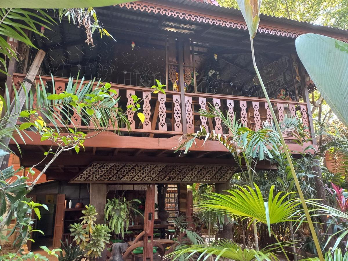 Отель Teak House Чиангмай Экстерьер фото