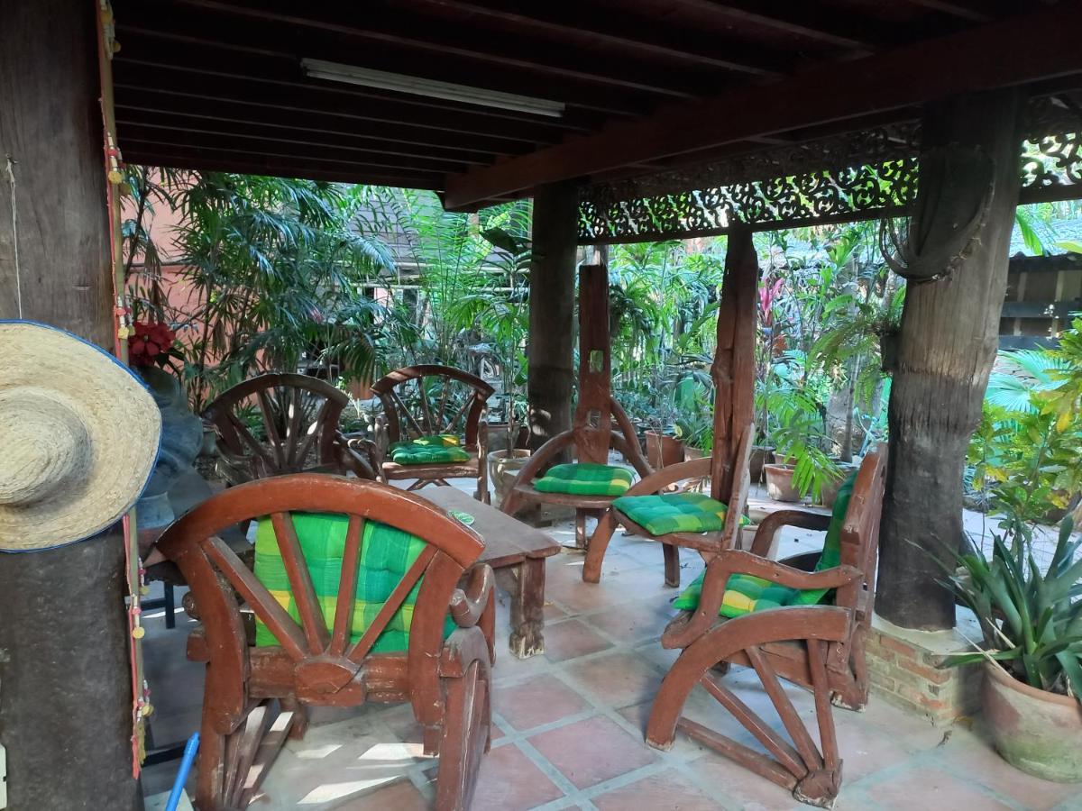 Отель Teak House Чиангмай Экстерьер фото