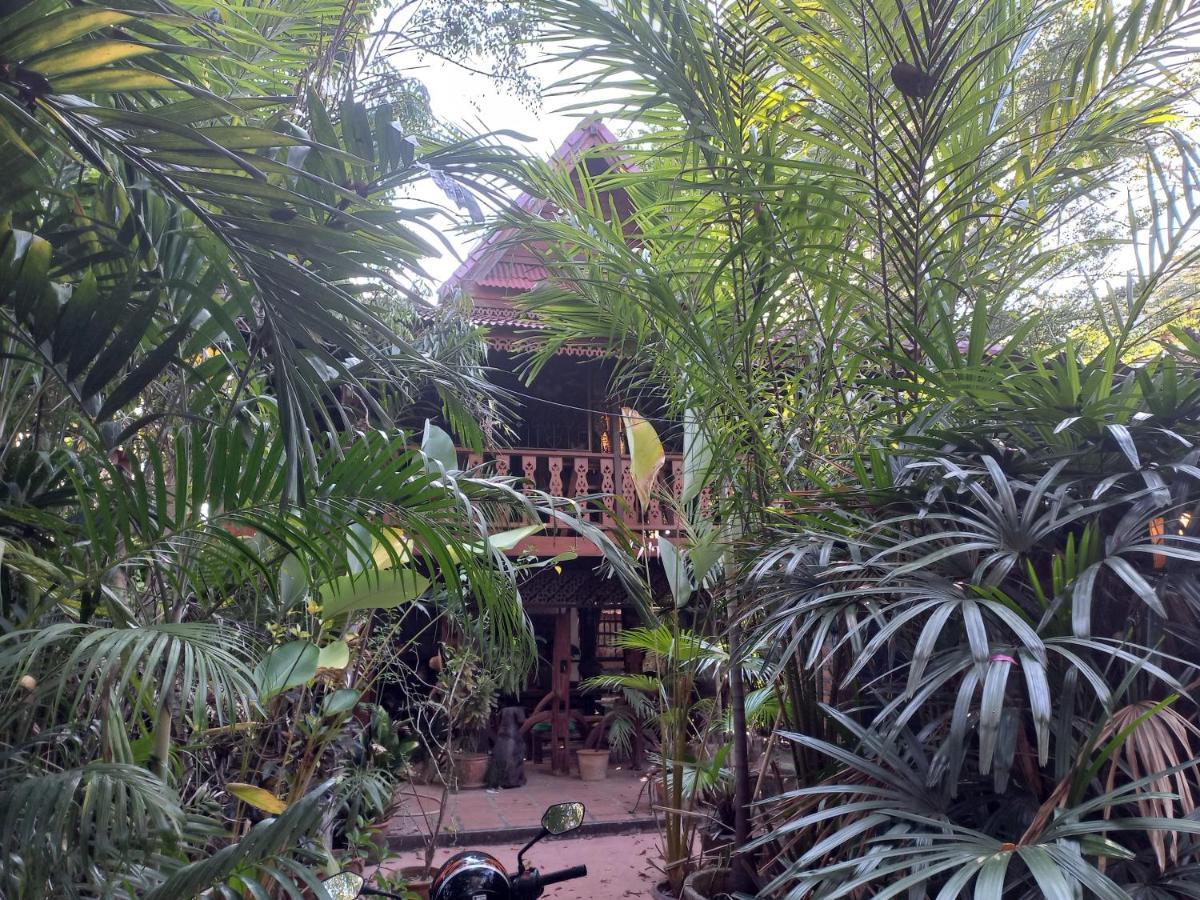 Отель Teak House Чиангмай Экстерьер фото
