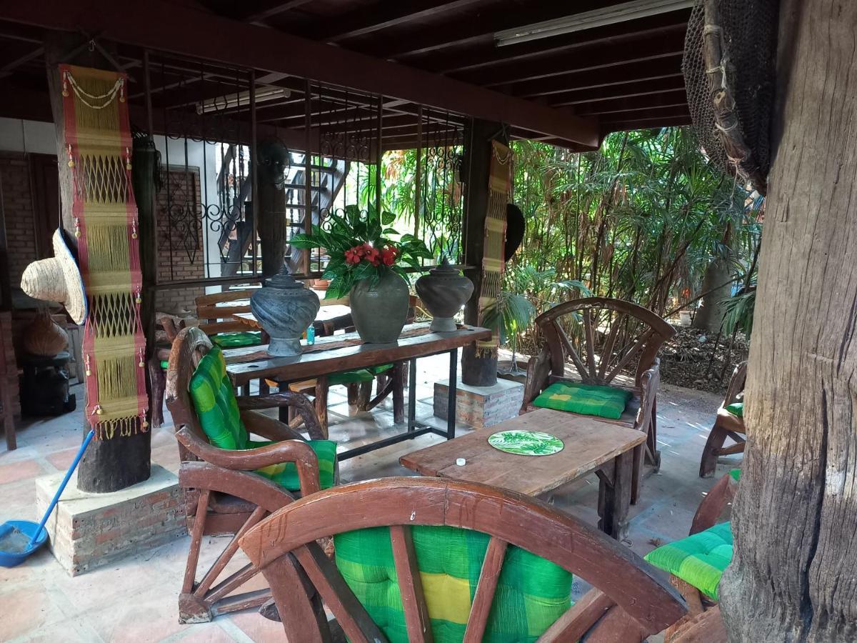 Отель Teak House Чиангмай Экстерьер фото