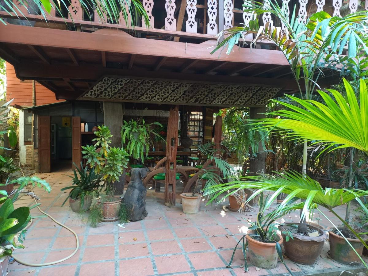 Отель Teak House Чиангмай Экстерьер фото