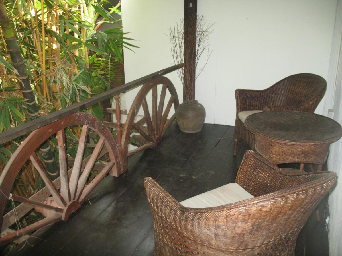 Отель Teak House Чиангмай Экстерьер фото